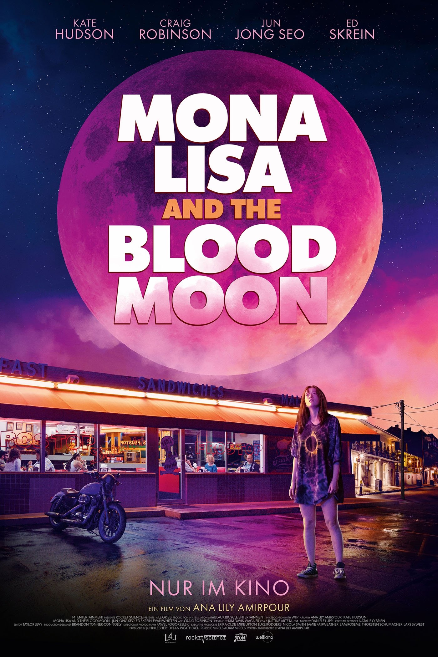  Mona Lisa and the Blood Moon 